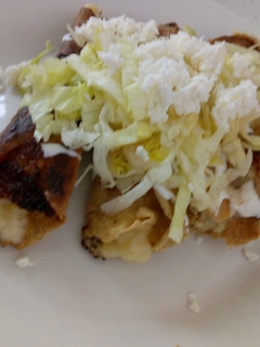 Una foto de Tacos dorados de papa, rellenos de queso