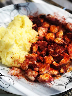 Foto principal de Tapeo rápido! Pulpo a la gallega con puré de patatas al microondas