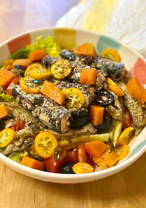 Una foto de Ensalada súper completa con sardinillas y kumquats - Semana 21 de embarazo