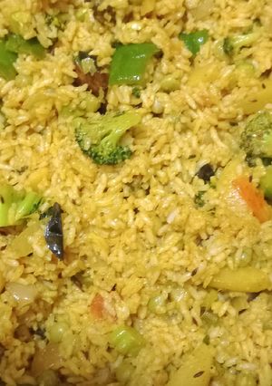 બ્રોકોલી વેજ પુલાવ (Broccoli Veg. Pulao Recipe In Gujarati) રેસીપી મુખ્ય ફોટો