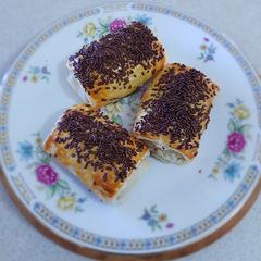 A picture of Pisang Bolen (Banana with Chocolate Cheese Pastry).
