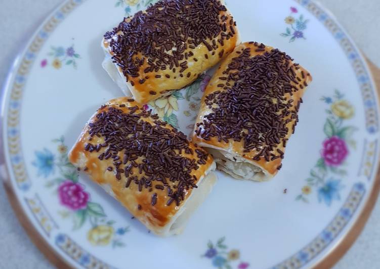 Recipe of Any-night-of-the-week Pisang Bolen (Banana with Chocolate Cheese Pastry)