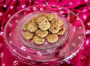 Una foto de 🐾🐶🐾Galletitas de manzana para compartir con tu perrito 🐾🐶🐾 sin azúcar, sin harina, sin manteca