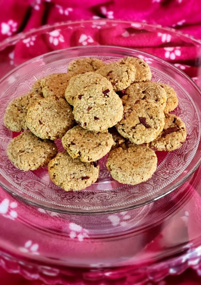 Una foto de 🐾🐶🐾Galletitas de manzana para compartir con tu perrito 🐾🐶🐾 sin azúcar, sin harina, sin manteca