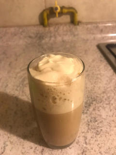 Una foto de Café helado con crema