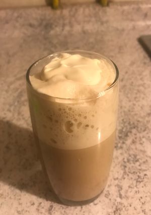 Una foto de Café helado con crema