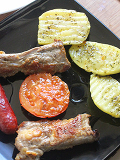 Una foto de Costillas con chorizo y patatas al micro