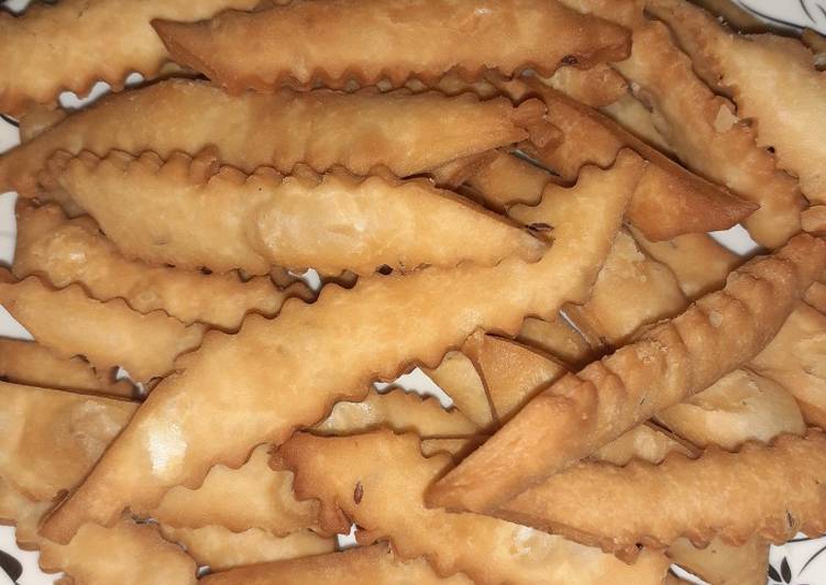 Crispy Namak paray