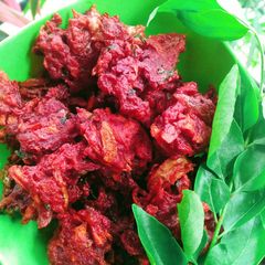 A picture of Beetroot and carrot pakora.