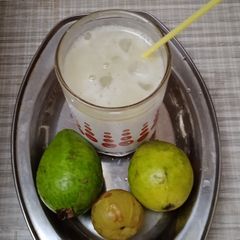 A picture of જામફળ આમળા નો ગ્રીન જ્યુસ.