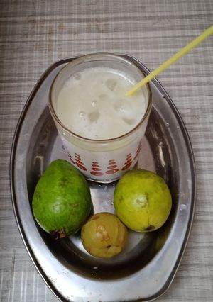 A picture of જામફળ આમળા નો ગ્રીન જ્યુસ.