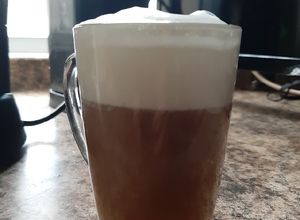 Una foto de Café latte a lo pobre