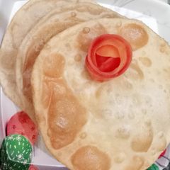 A picture of Bhature.