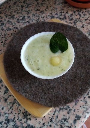 Foto principal de Sopa de melón con yogur y menta