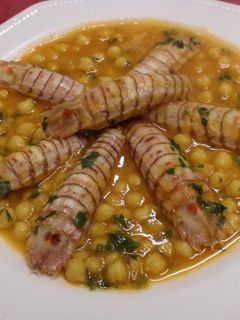 Una foto de Garbanzos con galeras