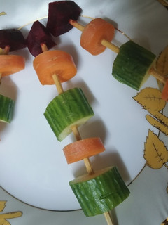 A picture of 3 color salad stick.