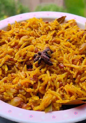 સ્પ્રાઉટસ પુલાવ (Sprouts Pulav Recipe in Gujarati) રેસીપી મુખ્ય ફોટો
