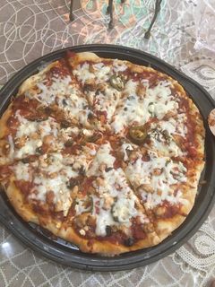 صورة لوصفة بيتزا بعجينه العشر دقايق