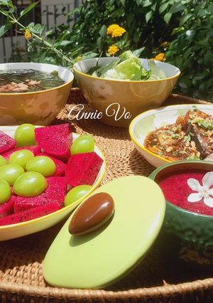 Hình của món Cơm nhà với các món ngon.