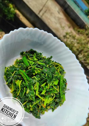 A picture of Ganyaar/Gandhari saag.