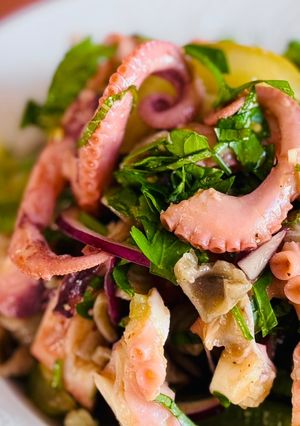 Hình của món Salad Râu Bạch Tuộc, Nui Sò & Cà Chua.