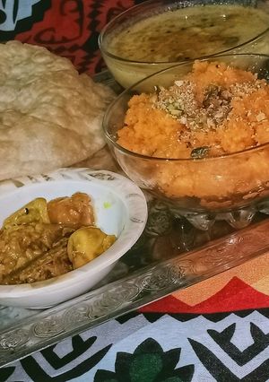 A picture of Halwa poori aloo tarkri.