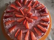 Una foto di torta con savoiardi