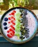 Smoothie bowl de Pepino e morangos