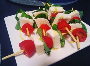 Una foto de Pinchitos caprese