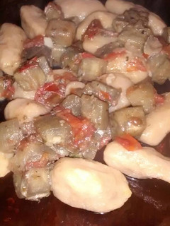 Una foto de Ñoquis souflé de calabaza con salsa de mediterránea