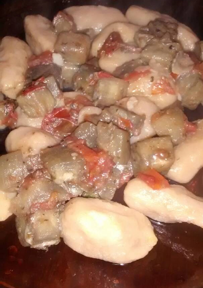 Una foto de Ñoquis souflé de calabaza con salsa de mediterránea