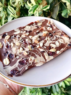 Una foto de Tableta de chocolate con frutos secos 🍫