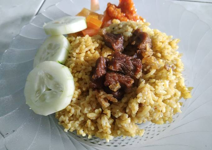 Ini dia! Bagaimana cara membuat Nasi kebuli daging sapi yang sedap