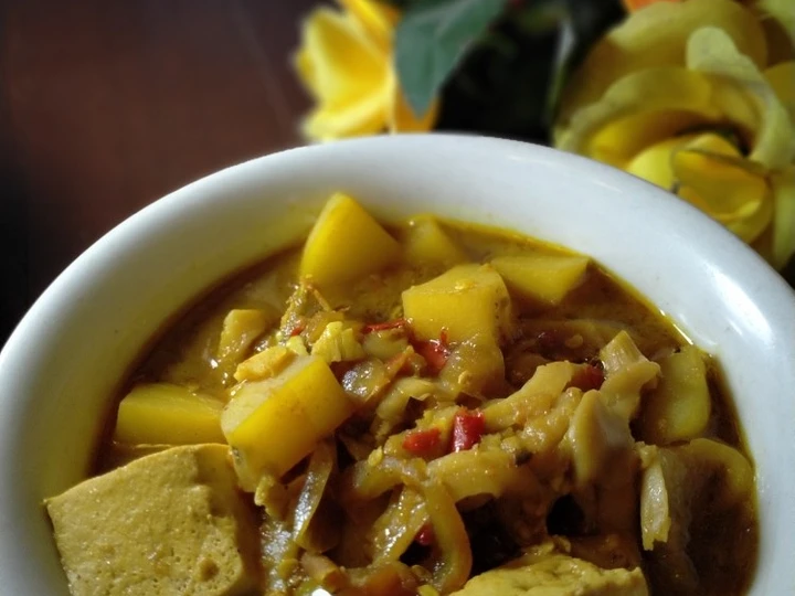 Langkah Mudah untuk Membikin Resep Semur tahu kentang jamur tiram yang Enak Banget Anti Ribet, Lezat Sekali