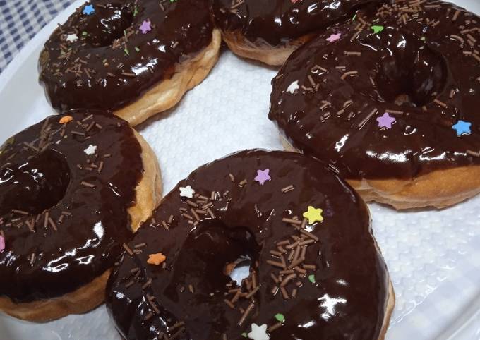 Donas Caseras Cubiertas De Chocolate Receta De Laura Bustamante Cookpad 4467