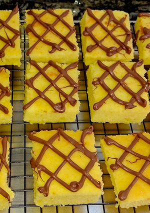 Una foto de Cuadraditos de Naranja decorados con chocolate