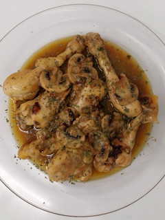 Una foto de Pollo con champiñones en salsa de cerveza
