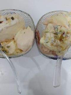 वनीला आइस्क्रीम (vanila icecream recipe in hindi) रेसिपी मुख्य फोटो