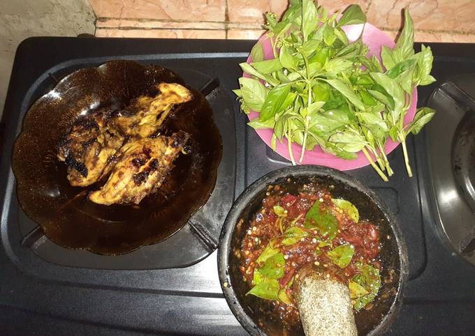 Resep Ayam bakar sambel kemangi Anti Gagal