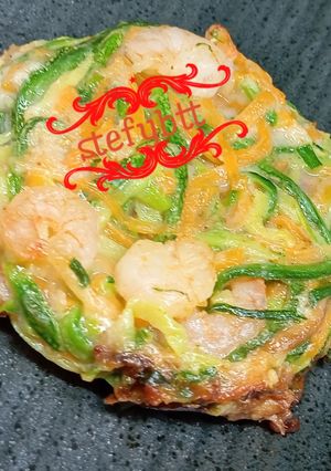 Foto di Pancake ai gamberetti con zucchine e carote