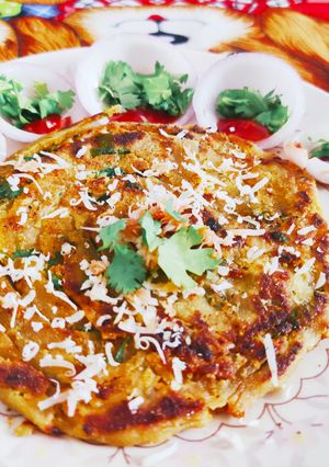 A picture of Cheesy Garlic Lachha Paratha.