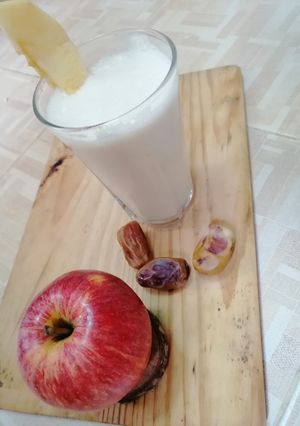 A picture of Apple and date milkshake.