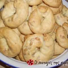 A picture of Cookies with sunflower seeds.
