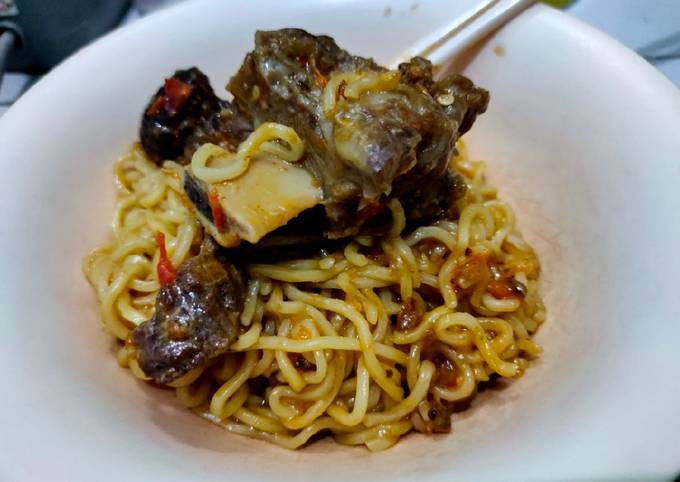 Mie goreng iga pedas