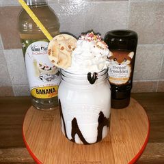 A picture of SW Banana Split Milkshake🍌 (5 syns).