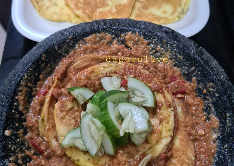 Langkah Mudah untuk Menyiapkan Telur Geprek Sambal Kacang, Menggugah Selera