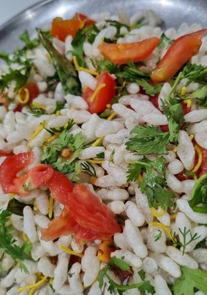A picture of Dry kurmura bhel.