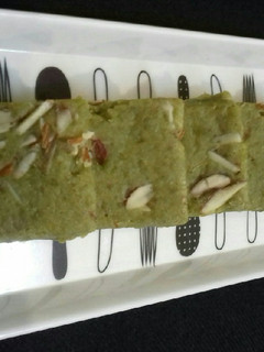 लौकी काजू बर्फी (Lauki kaju barfi recipe in hindi) रेसिपी मुख्य फोटो
