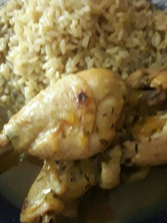 Una foto de Muslos de pollo al vino