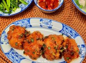 Hình của món Má đùi gà chiên nước mắm.